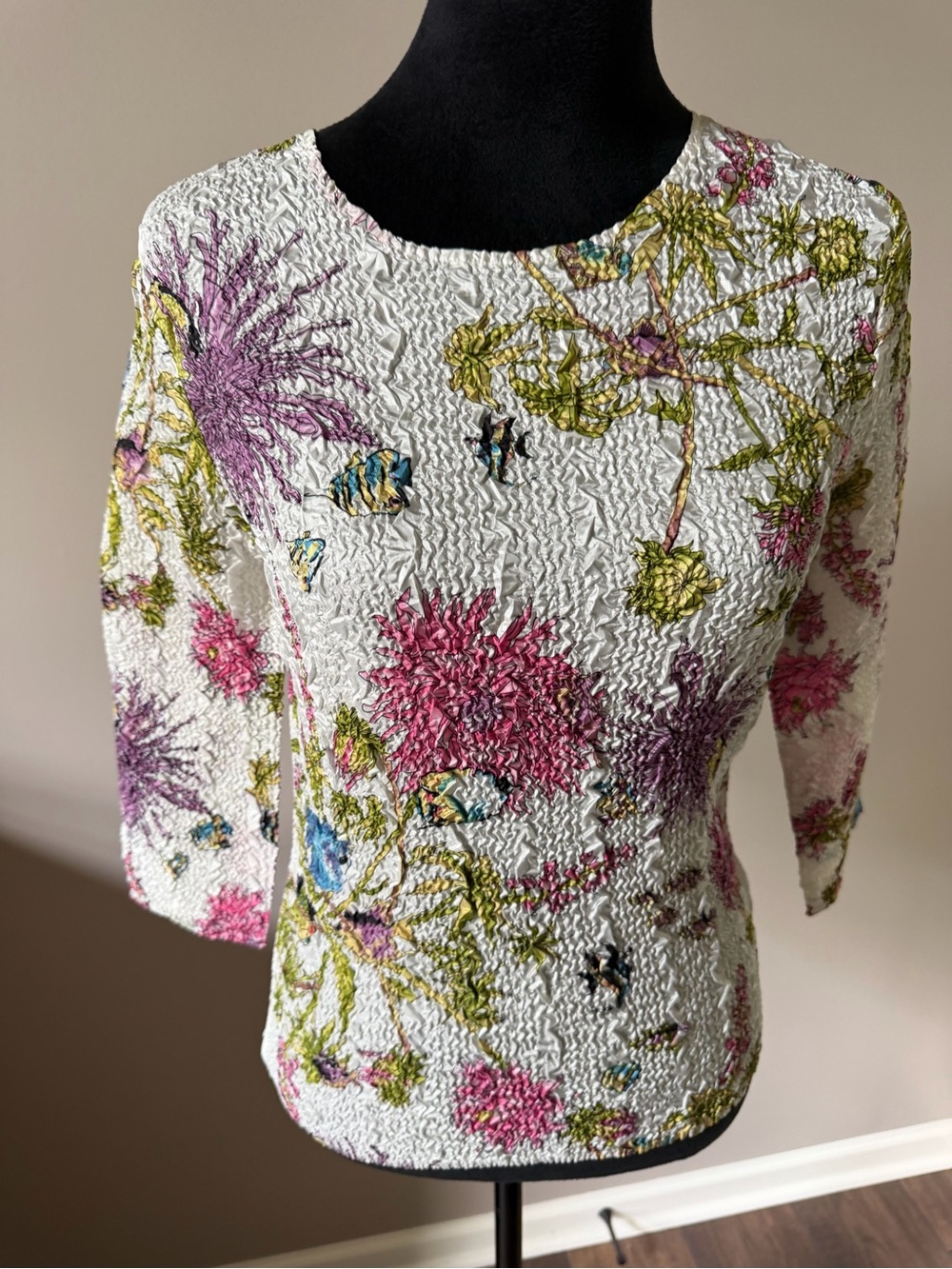 UbU White Floral Textured Top with Pink & Green Bouquet Print Small 3/4 Sleeves